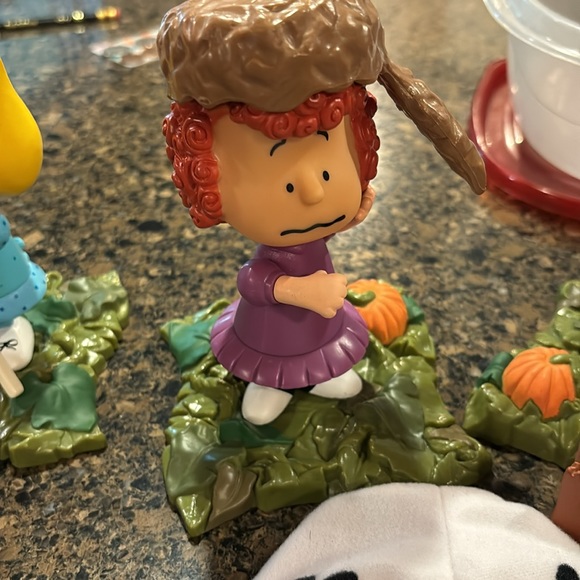 It’s the Great Pumpkin Charlie Brown - Picture 4 of 9